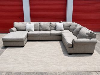 Nice big sectional (Delivery Available)