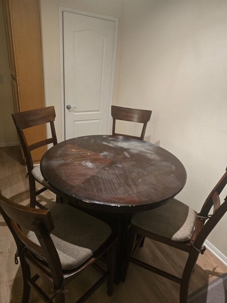 Dining Table And Shairs 