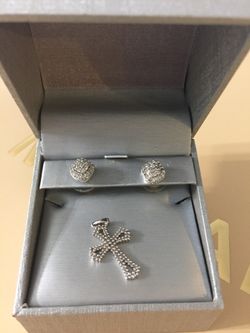 10 k white gold diamonds earrings and cross