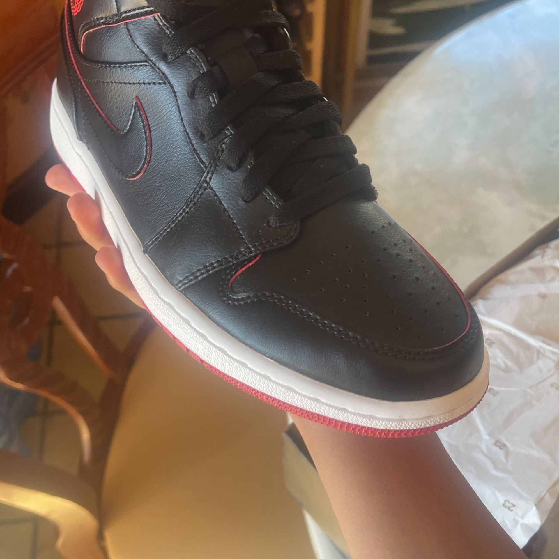 Air Jordan 1 Mid Black Red White OBO 250$