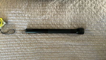 black Maglite flashlight