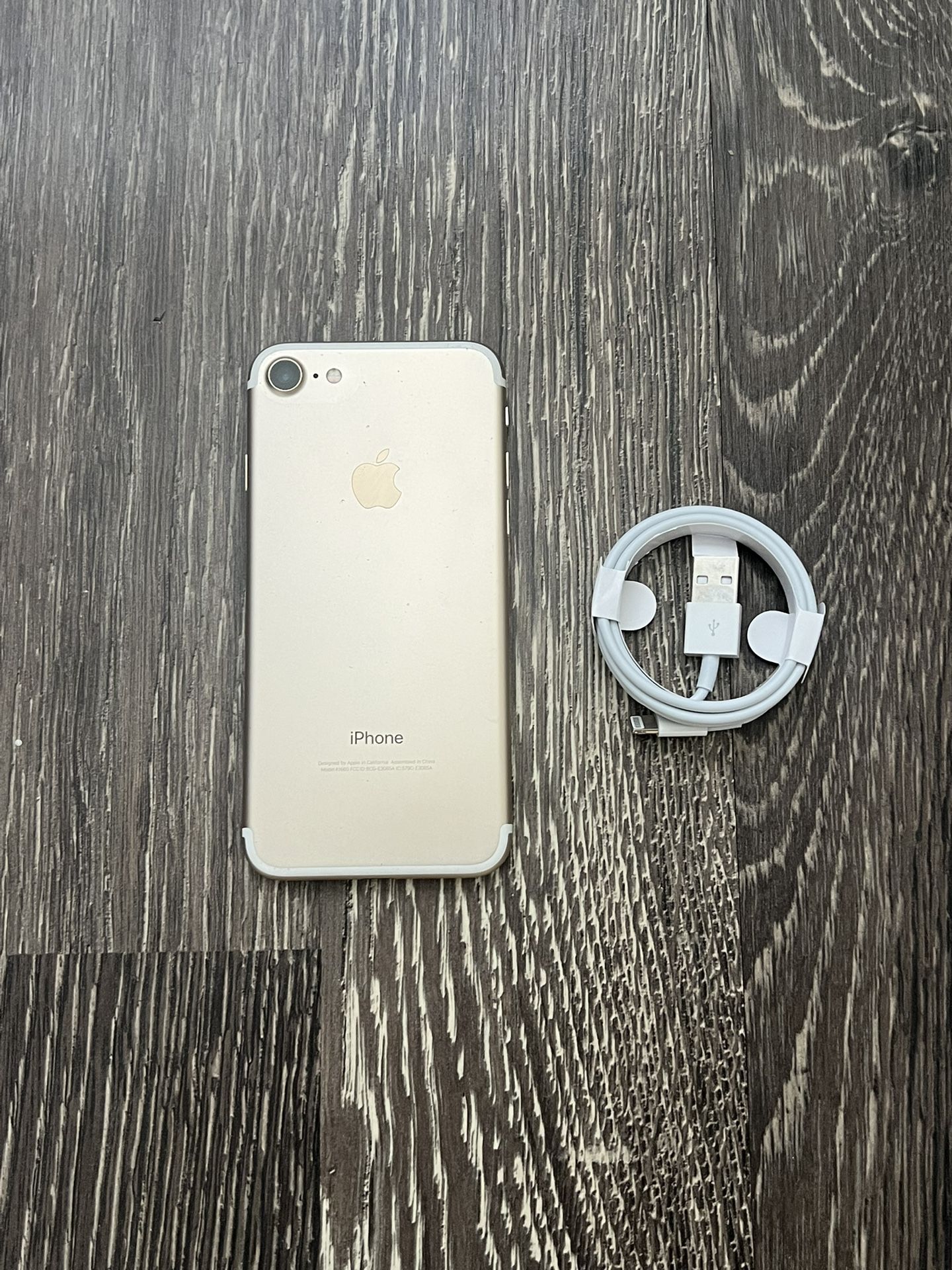 iPhone 7 Gold UNLOCKED FOR ANY CARRIER!