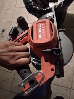 Milwaukee m18 circular saw feul