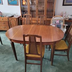 Solid Wooden Dinning Table