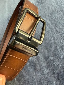 Coach  harness buckle belt in a brown leather finish.