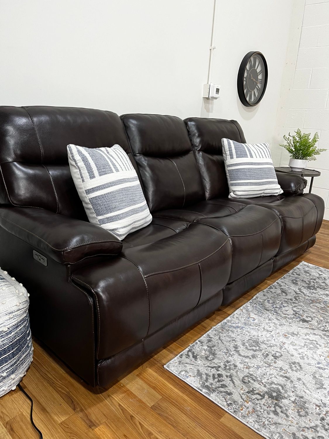 Ridgewin Leather Dual Reclining Sofa | Like-New | Free Delivery!