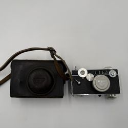 Vintage Argus C3 35mm film Camera “the brick”Original leather Case