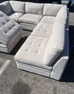 Thomasville Tisdale Modular Sectional 6-piece Beige with Storage Ottoman