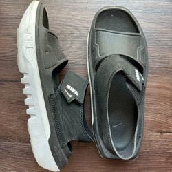 Like New Nike Playscape Sandal’s, Size 4 Black/White 