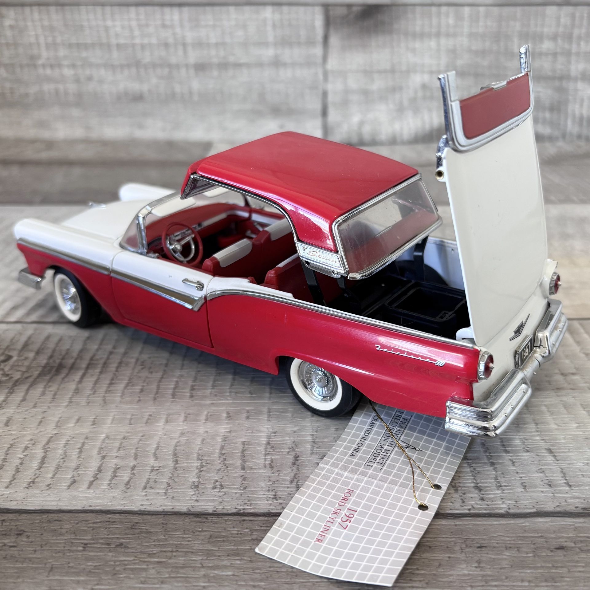 Franklin Mint 1957 Ford Fairlane 500 Skyliner 1/24 Diecast Model
