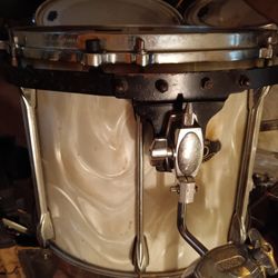 assortment of drum shells, some project kits & some playable.