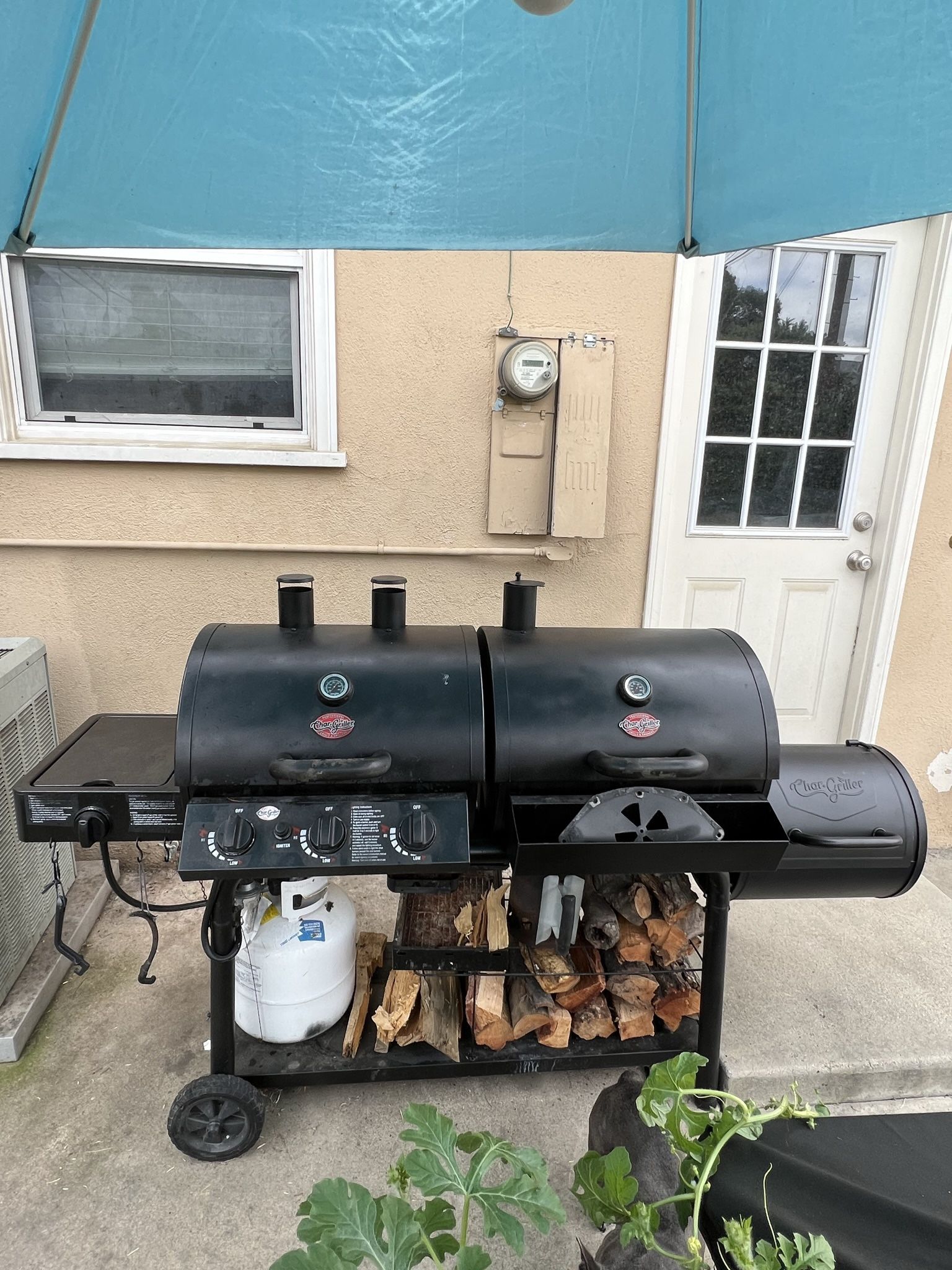 Char Griller Dual Zone Burner Gas Charcoal Grill