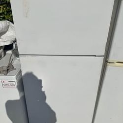 Hotpoint Top Freezer Model CTX14AYBBRWW