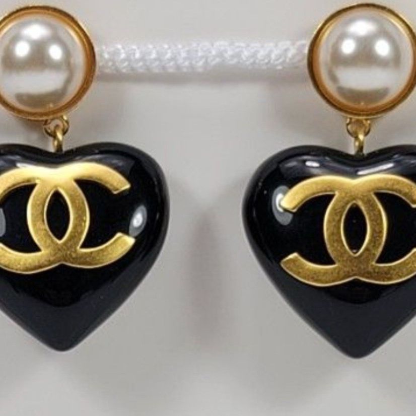 Authentic Chanel earrings gold Chanel CC earrings ladies earrings for Sale  in Lakewood, WA - OfferUp