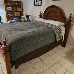 Queen Size Bed  / Red Oak