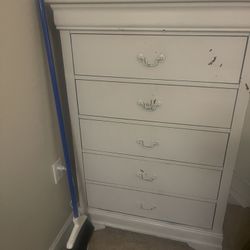 White 5-Drawer Dresser – 