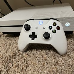 200 OR BEST OFFER XBOX ONE S ONLY