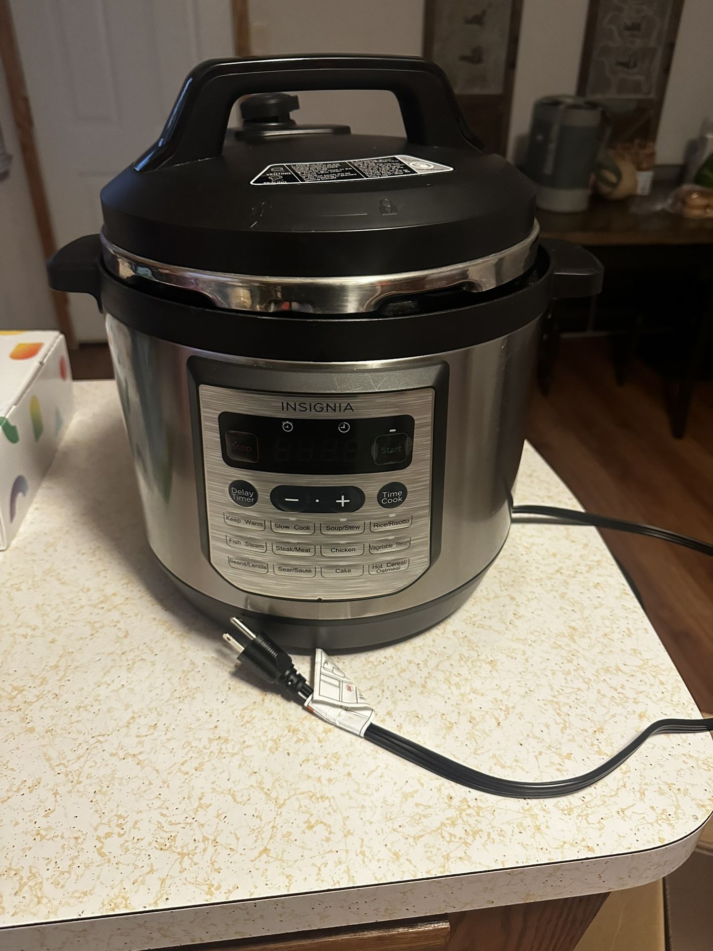 Insignia Pressure Cooker 8QT