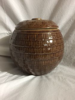 Unmarked 1930’s Art Deco style bee hive Nelson McCoy cookie jar