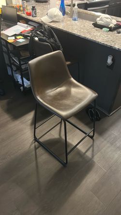Matching set of Leather Barstool chairs w/ back