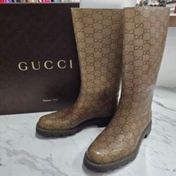 Gucci Women’s Monogram Size 7