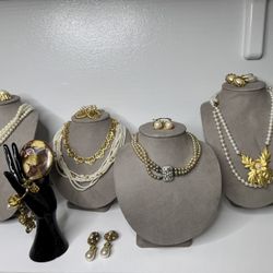 Estate Jewelry: Costume Pearl 17 Piece Jewelry Lot And 1 Antique Compact Mirror