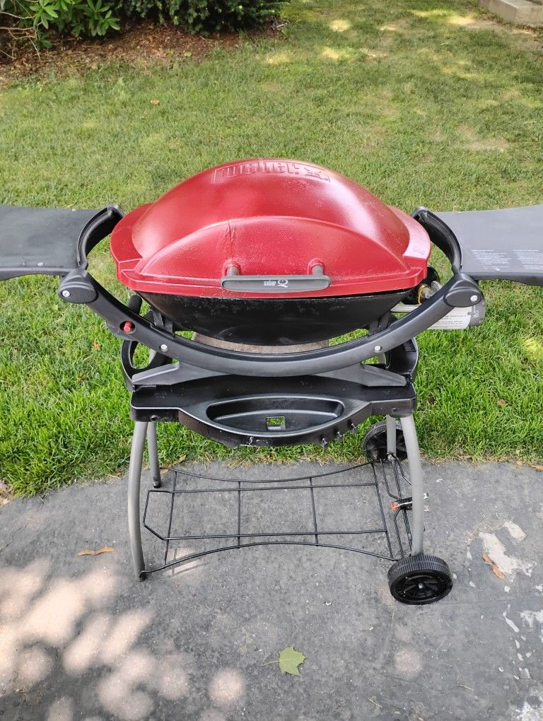 Weber Portable Grill w/ Stand