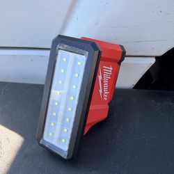 New Milwaukee M12 Rover Service and Repair Flood Light