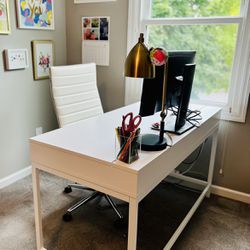 IKEA desk - White - Great Condition