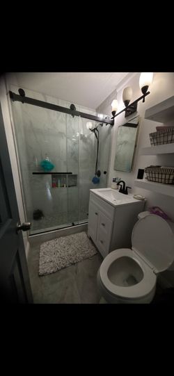 Bedroom w shared bathroom