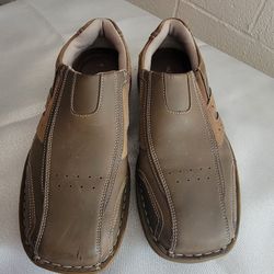 Skechers Shoes Mens 7.5 Diameter Loafers Brown Leather Casual Round Toe for  Sale in Los Angeles, CA - OfferUp