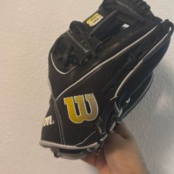 Wilson 2024 Classics Series A2000 Baseball Gloves 