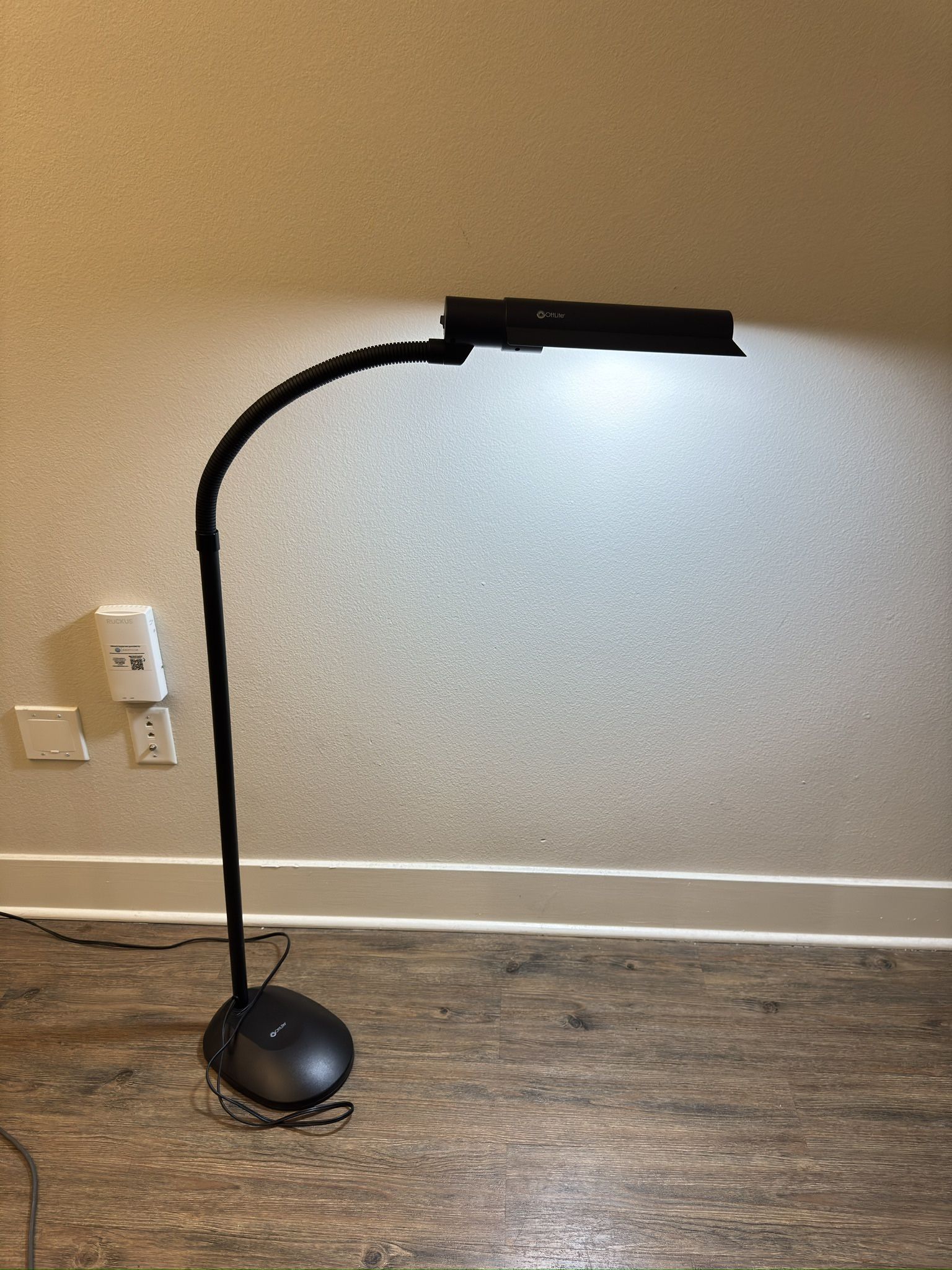 OttLite 18W WingShade Floor Lamp – Excellent Condition