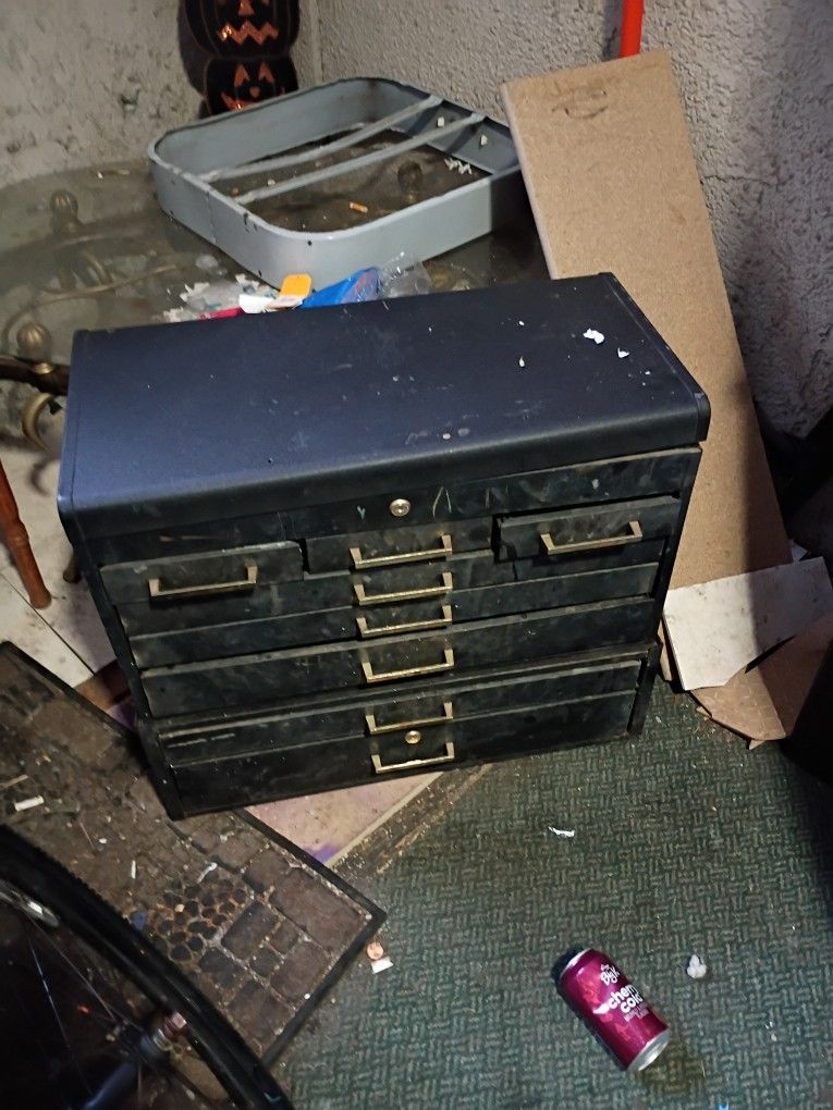 A Stackable Lockable Toolbox