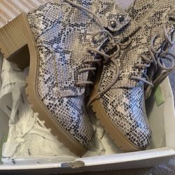 Women New Sz 10 Boots
