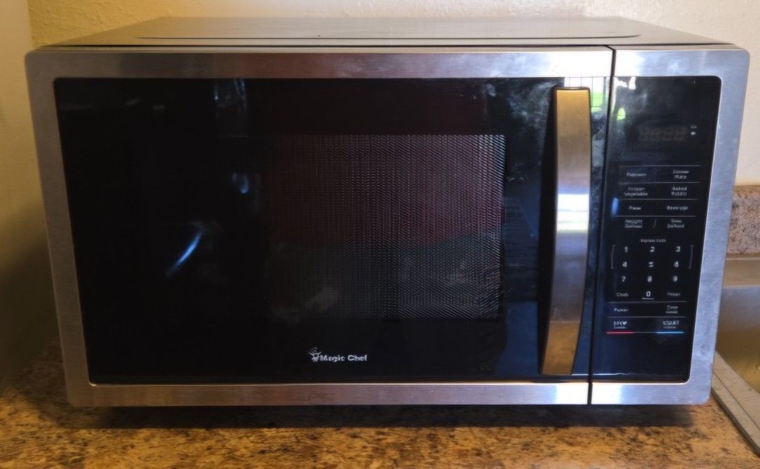 Magic Chef Microwave 1.6 Cu. Ft. Countertop 1100w