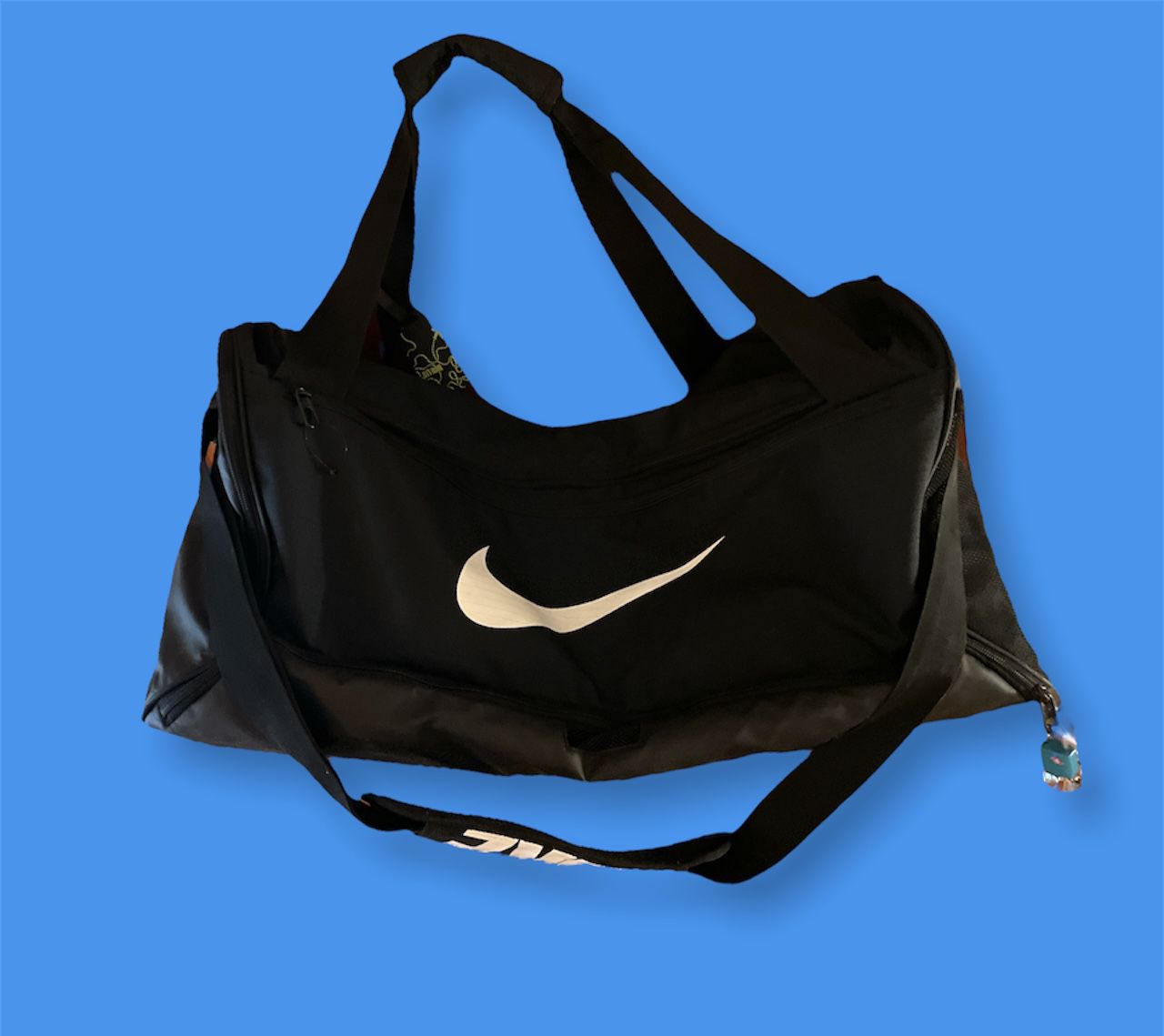Nike Duffle Gym Bag Large 25” Black Padded Shoulder Strap Handles & Tag