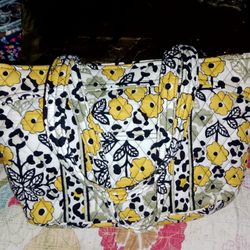 Lots Of Vera Bradley Different Styles Of Purses