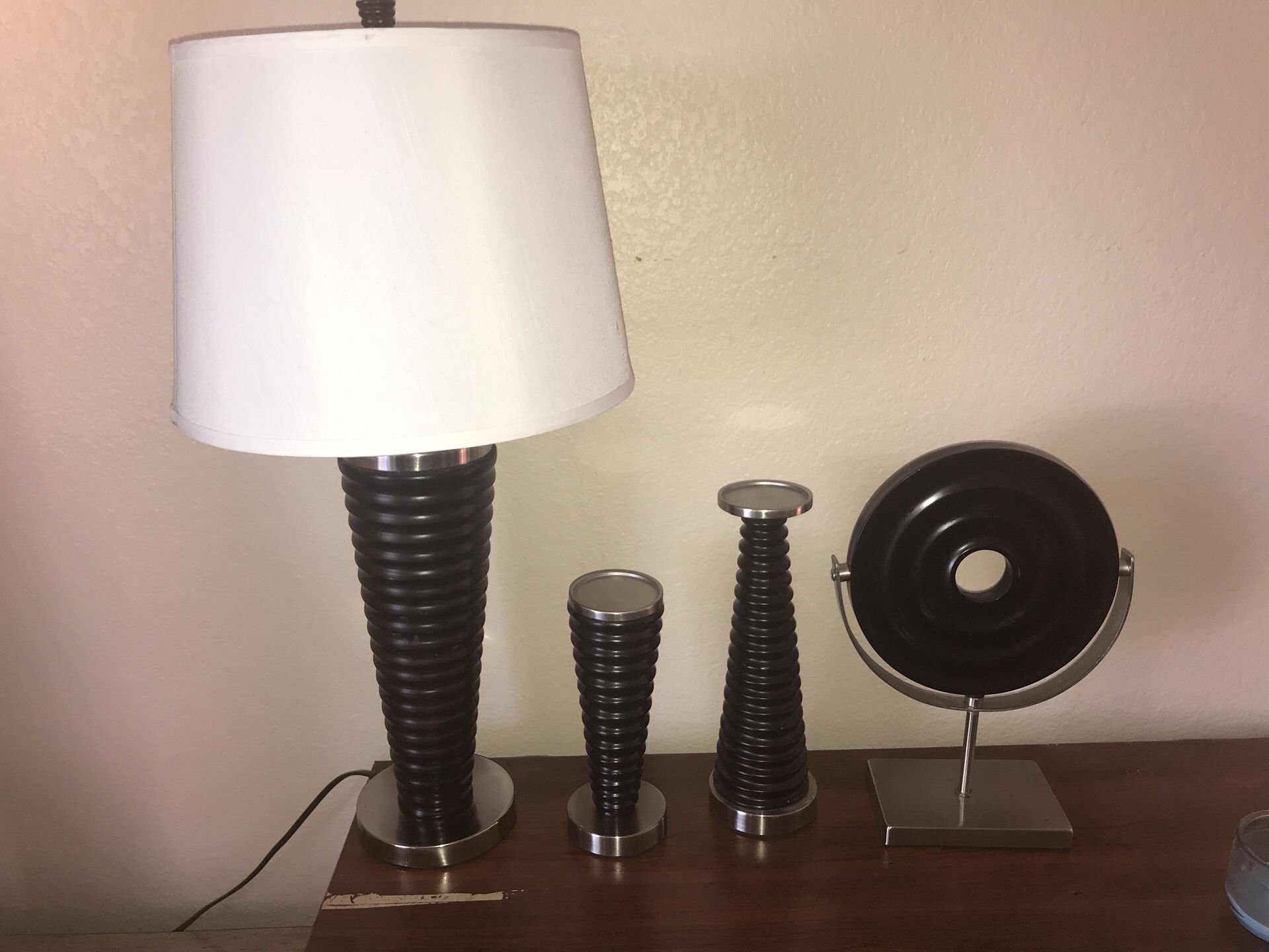 Desk/nightstand/living room (2)lamps and decor