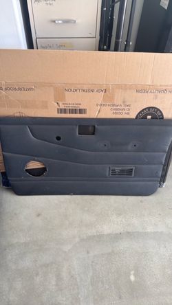Nissan pick up Passenger side door panel