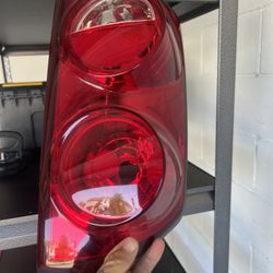 07 dodge ram tail light lens