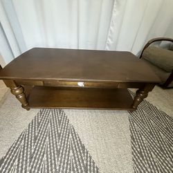 Riverstone Coffee Table by Flexsteel – Cherry Finish, Hidden Casters, Great Condition