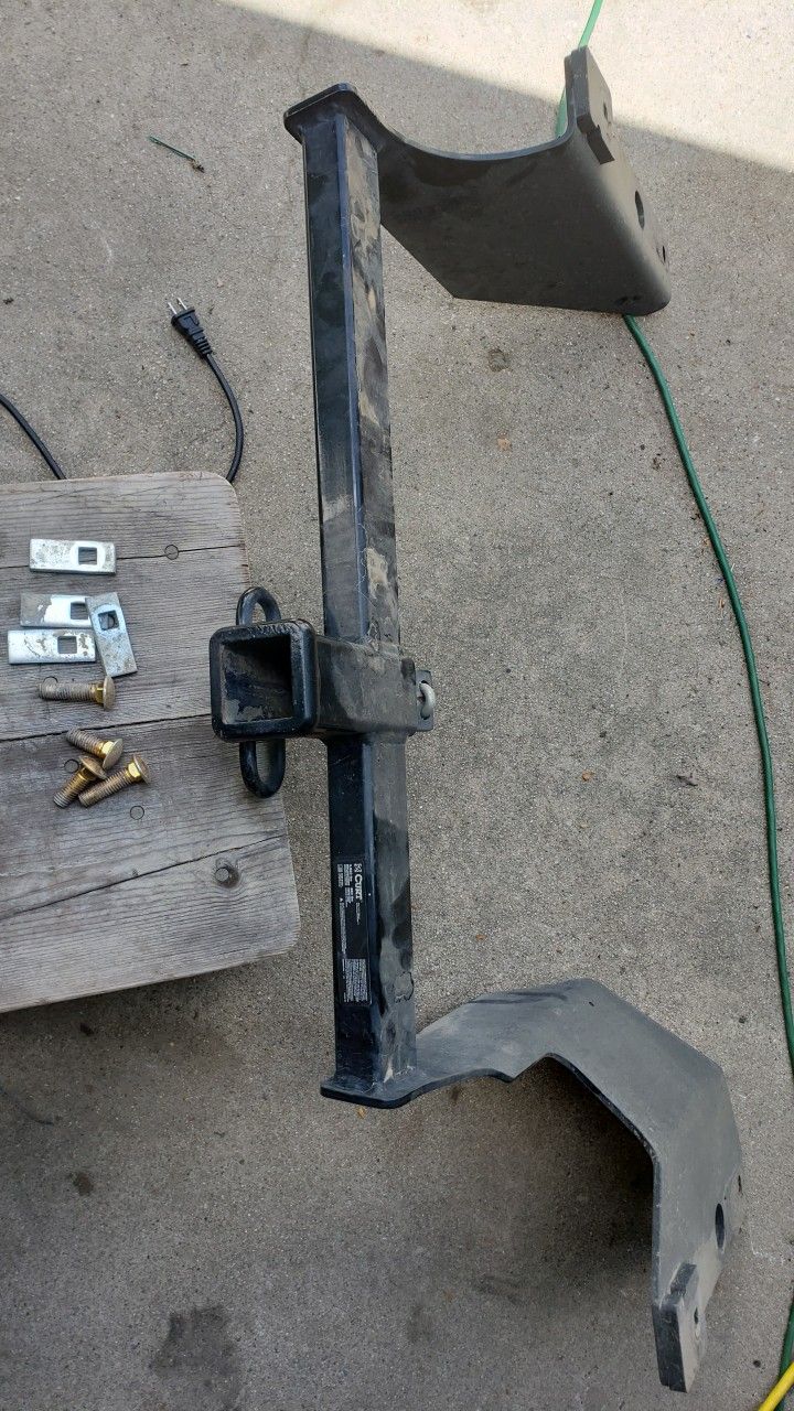 Curt 13314 Class 3 Trailer Hitch 2-in Receive