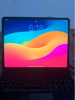 Apple iPad Pro 12.9" 6th Gen M2 256GB With Keyboard case