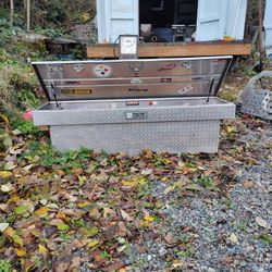 Tool Box Crossover For A Full Size Pickup Bed