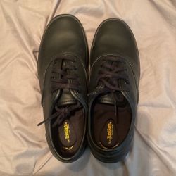 Black non slip work shoes