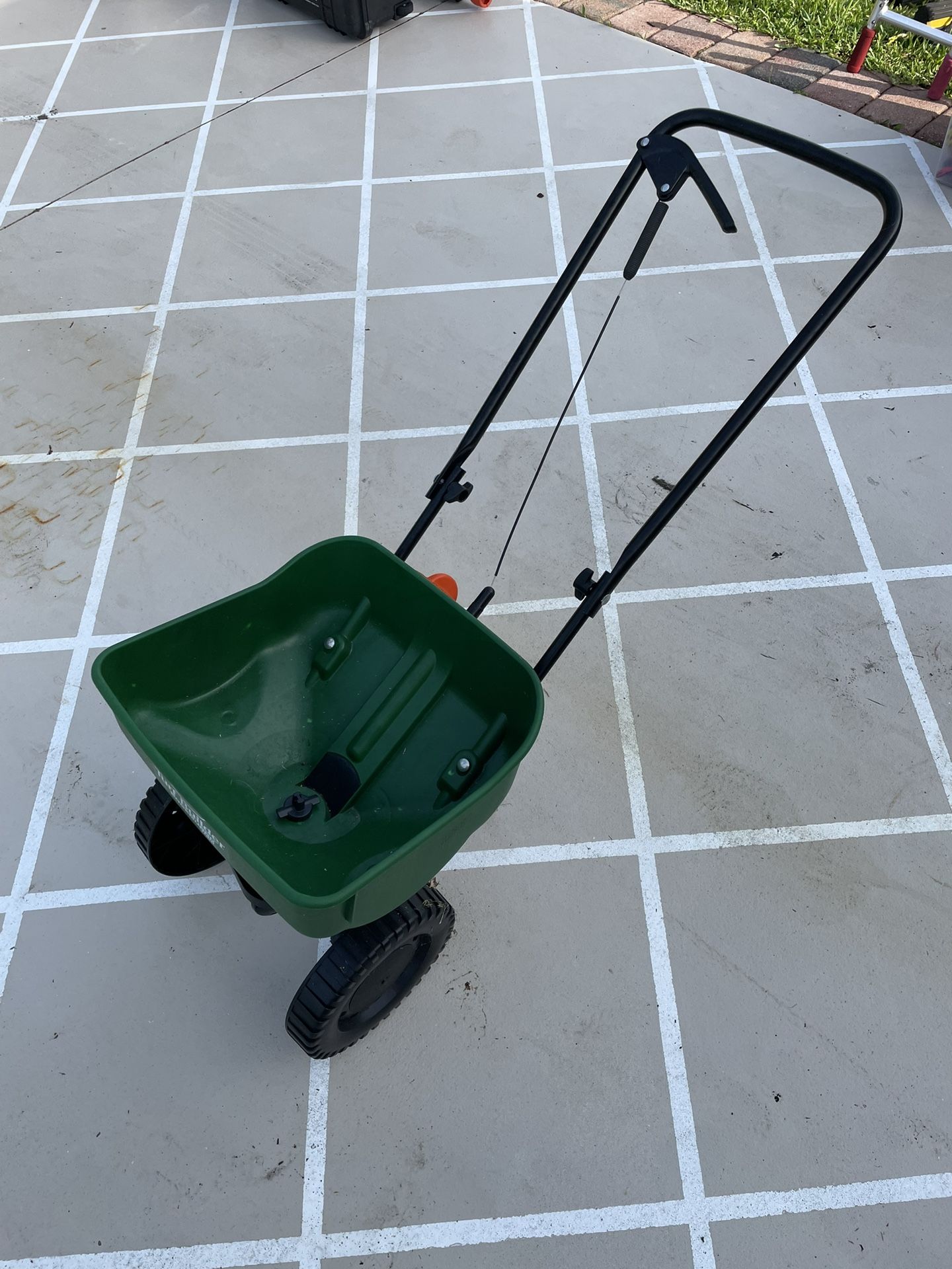Fertilizer Spreader 
