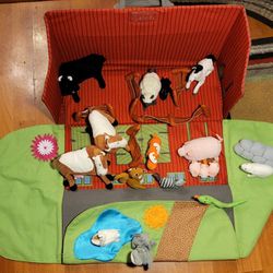 BEAUTIFUL KIDS PLAY FARM HOUSE WITH 17 STUFF PLAY ANIMAL FIGURES & 5 FANCES .
A CREATIVE ACTIVITY FOR KIDS IN SUMMER BREAK.  $15