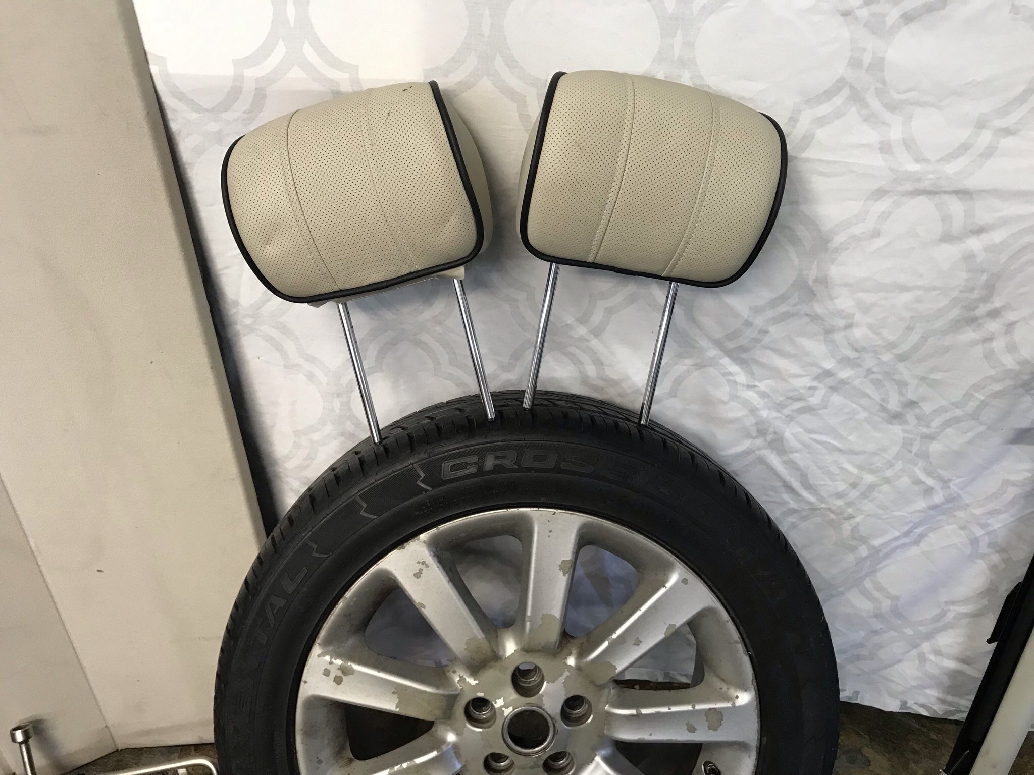 06 range rover rim and tire back headrest mats Jack and back cover