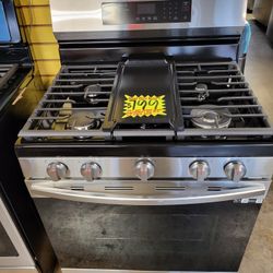 New Samsung 5 Burner Gas Stove With Air Fry 30" Wide